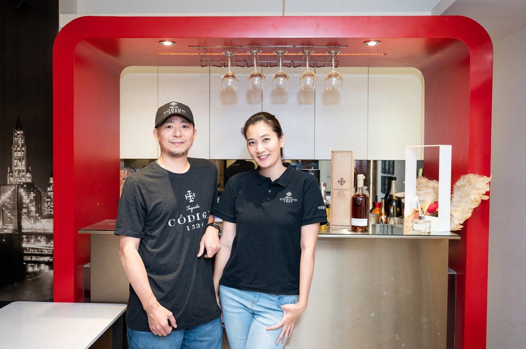 女星夜半醒来直击豪门老公这一幕母亲的朋友惊觉自己像小三