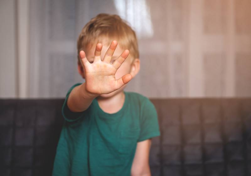 孩子交朋友,顺利吗?5种常见情境题,爸妈可以这样解