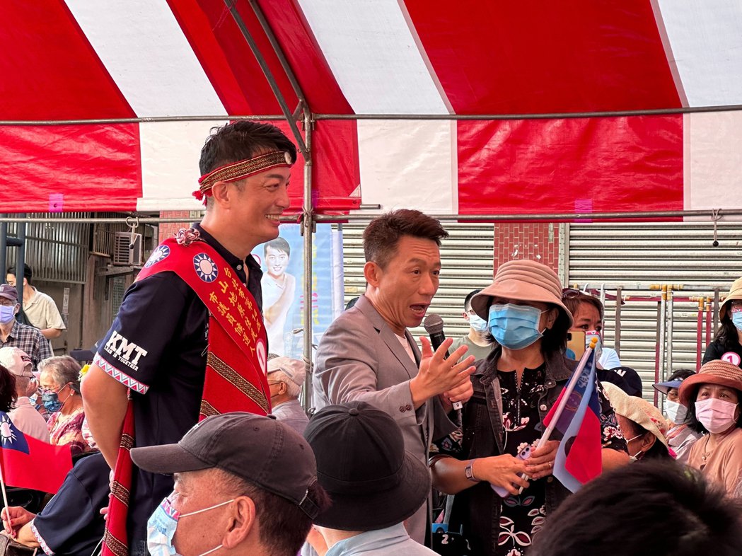 模仿天王郭子乾挺好友李傅中武带「柯P」3人跨党助选