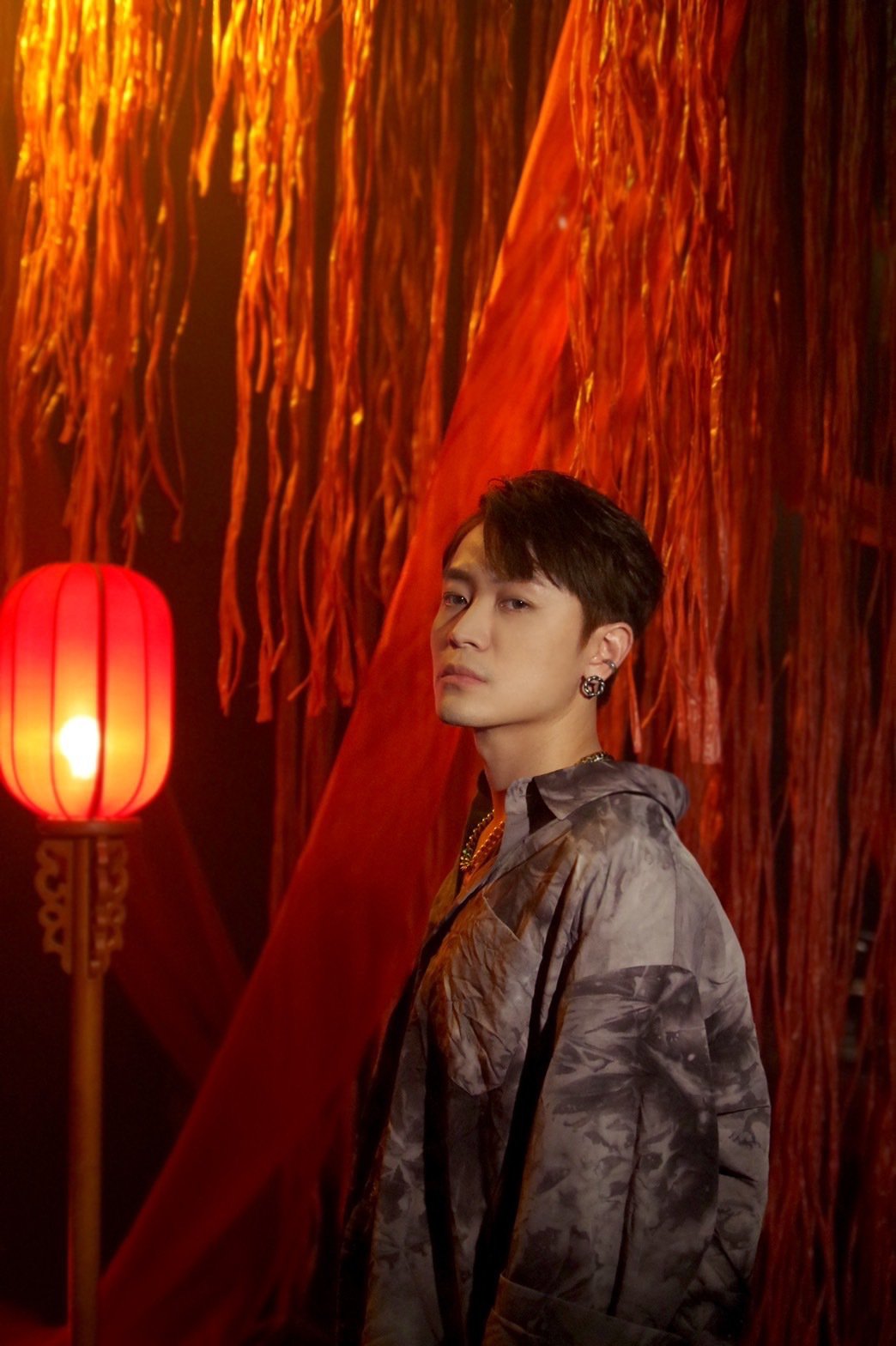 曾为小鬼创作「不屑」！男星拍摄MV遇好兄弟发光