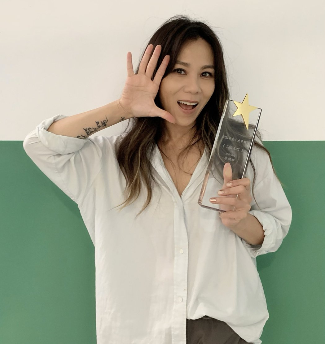 蔡健雅刷新金曲纪录又有喜 黄明志「玻璃心」拿奖了