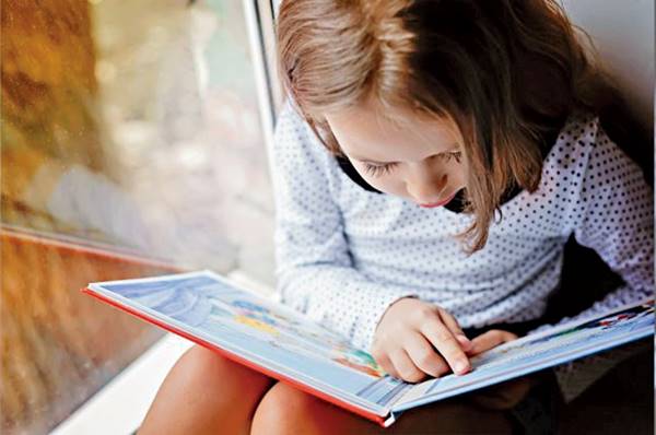 培养聪明孩子新观念,改变9岁前教育方式!守护教养法3特征3原则