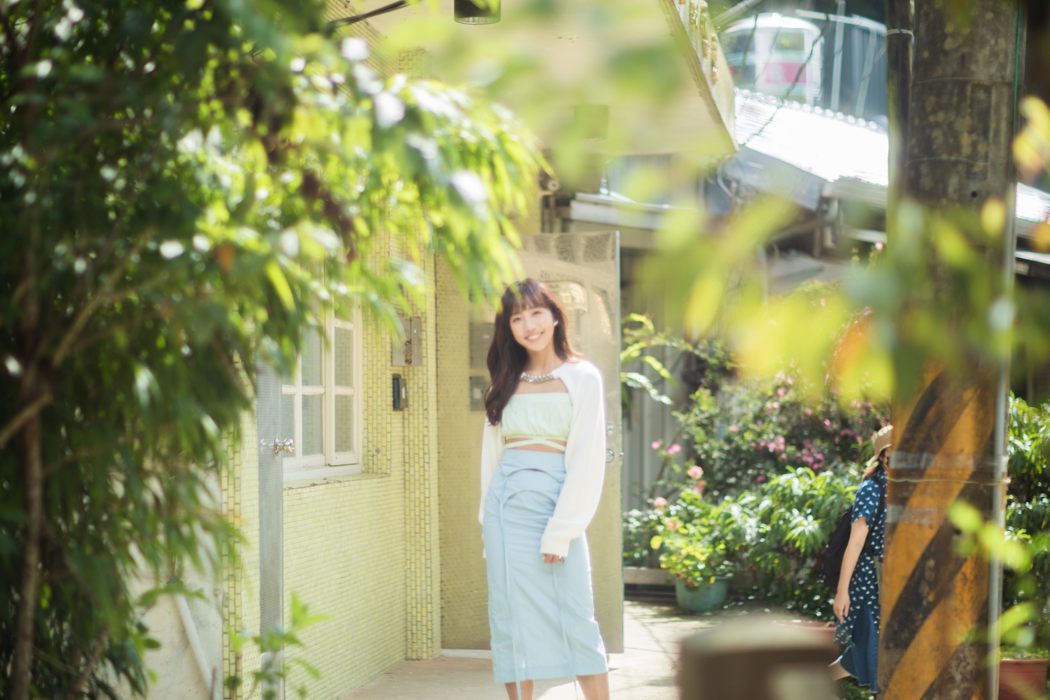 蔡佩轩阿里山初体验挑战穿高跟鞋漫步森林