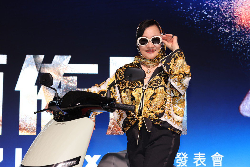比莉被周汤豪亏到走心惊曝住处险被烧掉