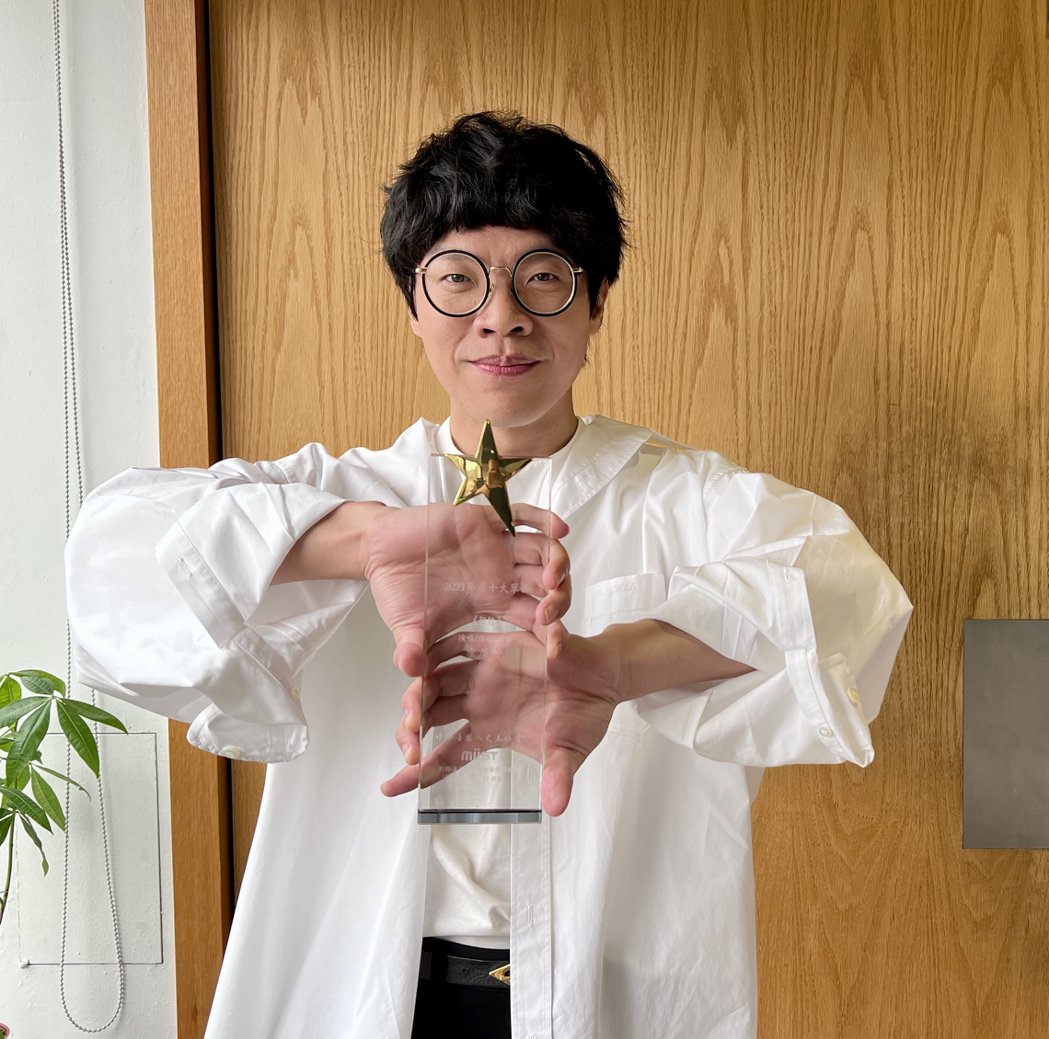 蔡健雅刷新金曲纪录又有喜 黄明志「玻璃心」拿奖了