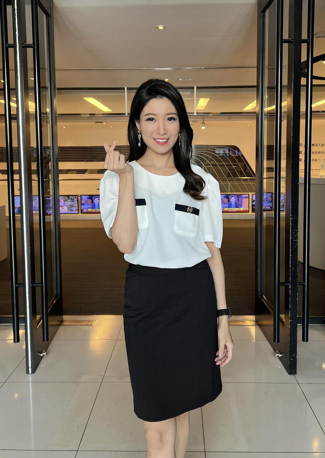 「甜心主播」穿粉红套装被亏像浴袍高EQ回应5字