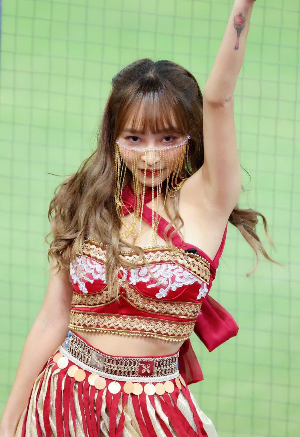 林襄后台失控画面流出抖胸又掀裙露臀网赞「流量密码」