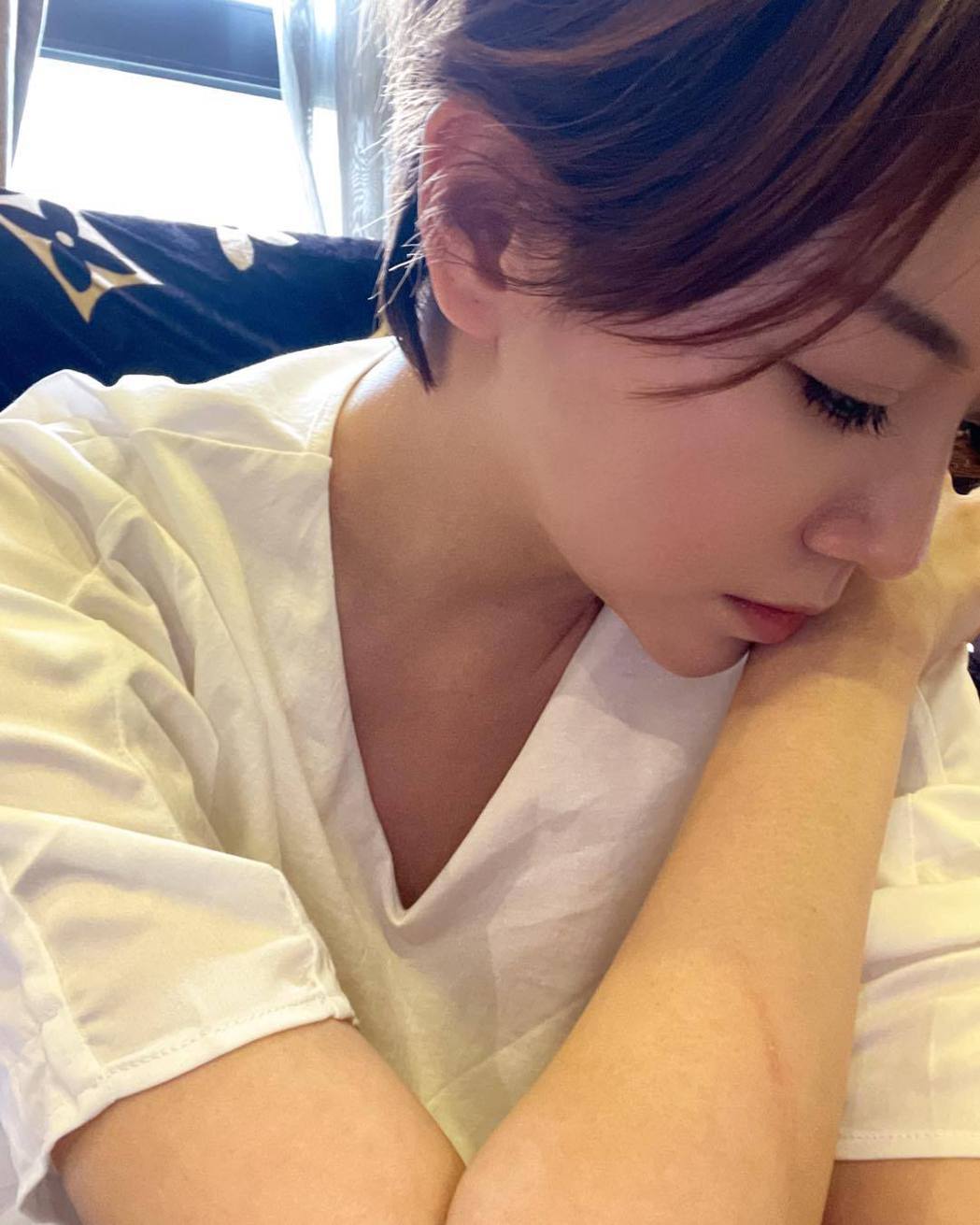 李妍瑾「妥协流泪」疑情变独赴警局做笔录：说好的陪同呢？