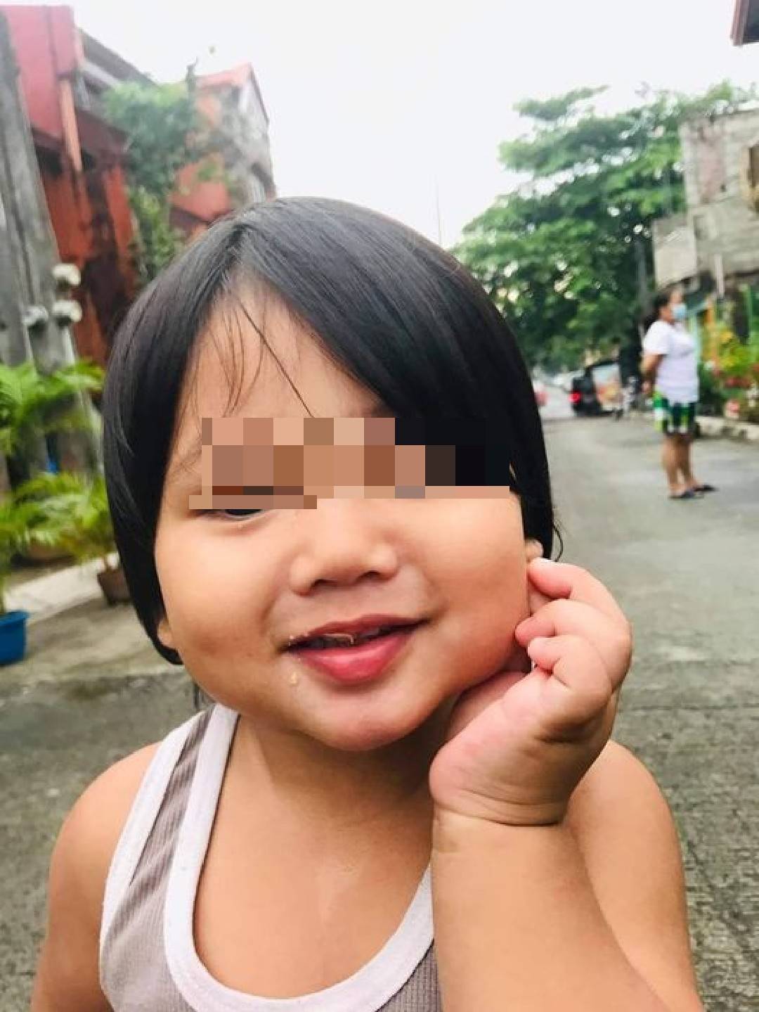 2岁男童贪玩拿铁汤匙插入插座孔，触电身亡！小心叛逆期孩子