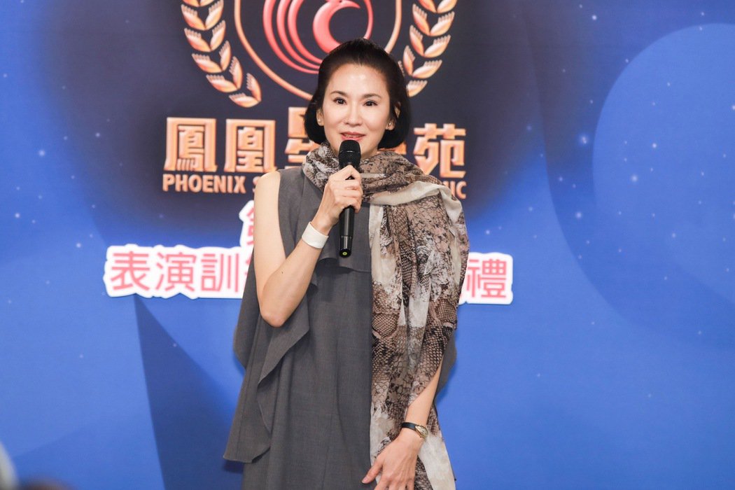 凤凰星学苑携手崇右科大 叶欢惊喜现身分享演艺心得