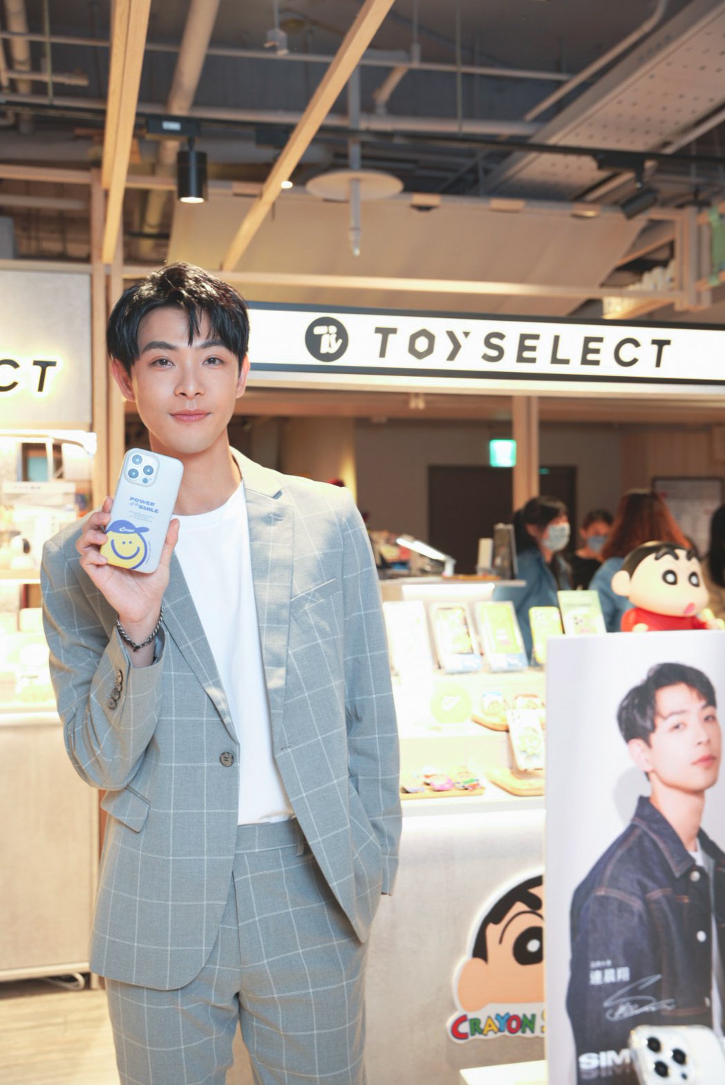 爱犬「晨熊」当手机壳一日店长晨翔不敢想「牠」几岁