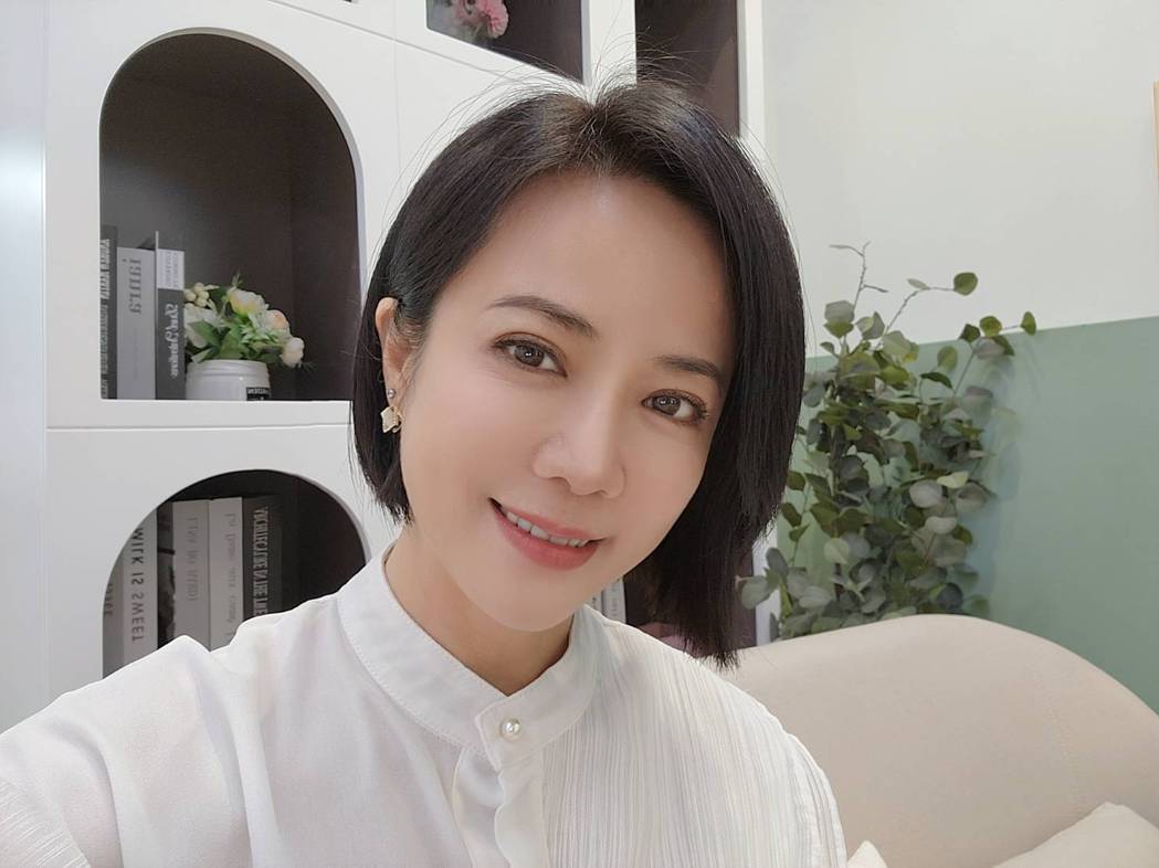 陈仙梅坐大位剪去27年长发儿子吐真心话