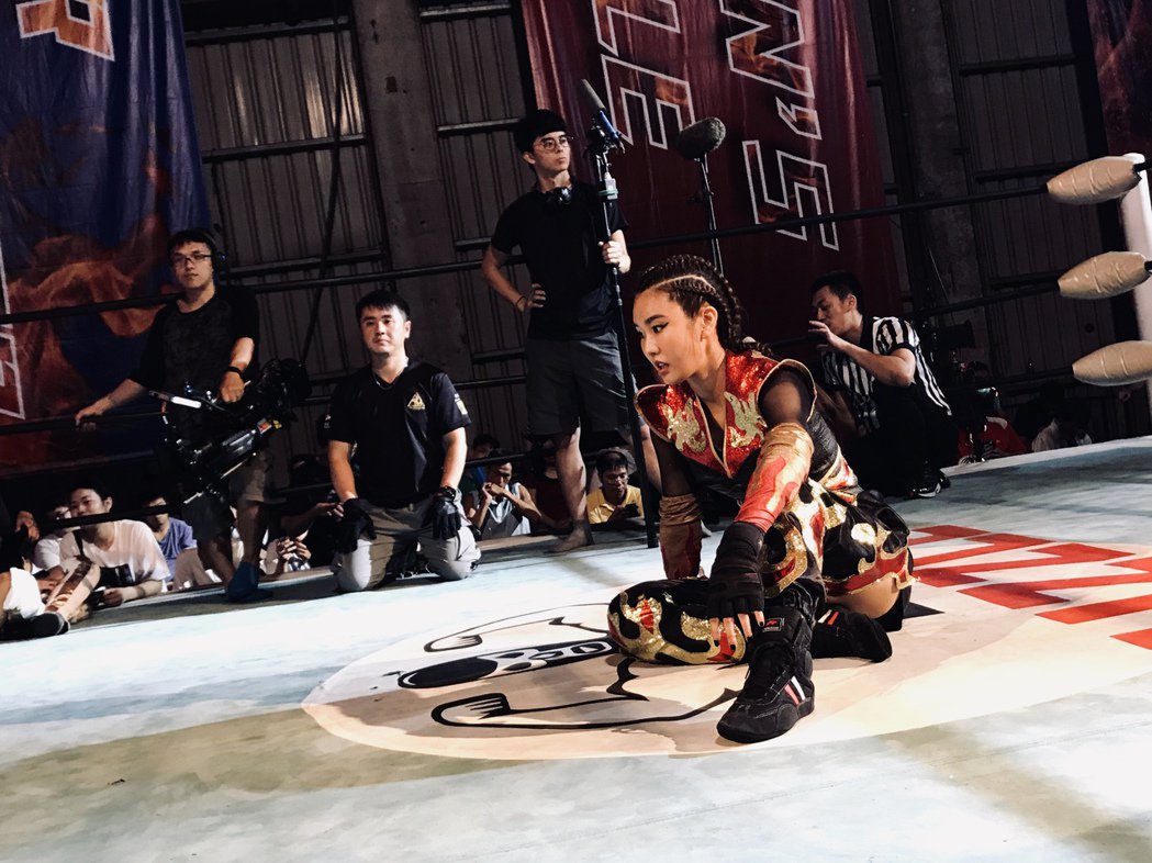 误以为演女优女星甜美拥E奶增重10公斤变摔角高手