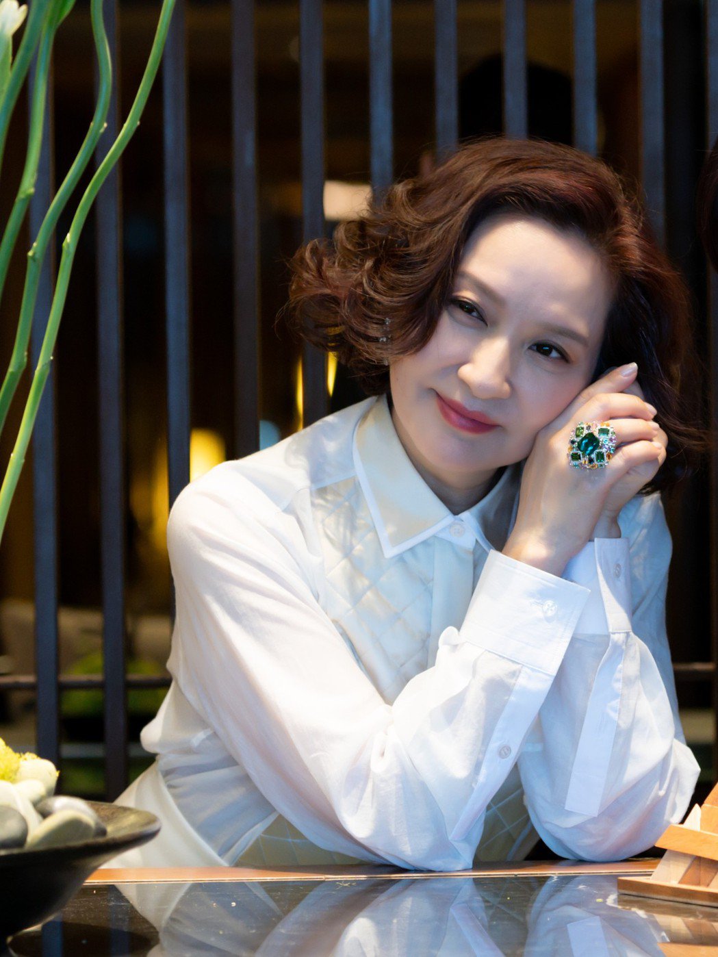 上海封城方芳芳意外获利难过欠下大人情还不了