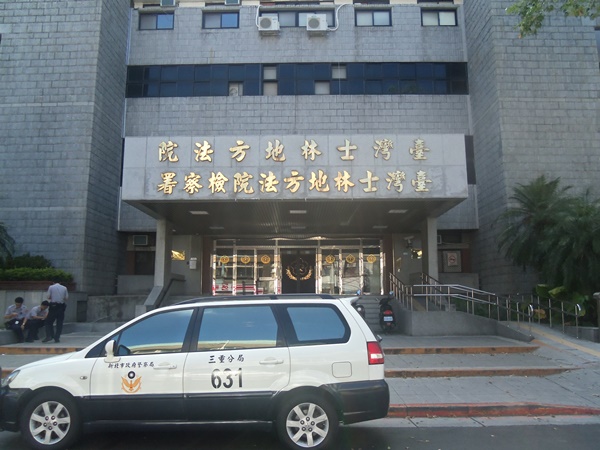 全职妈妈携两子在家轻生，大儿子身亡，法官为何最终轻判2年10个月？