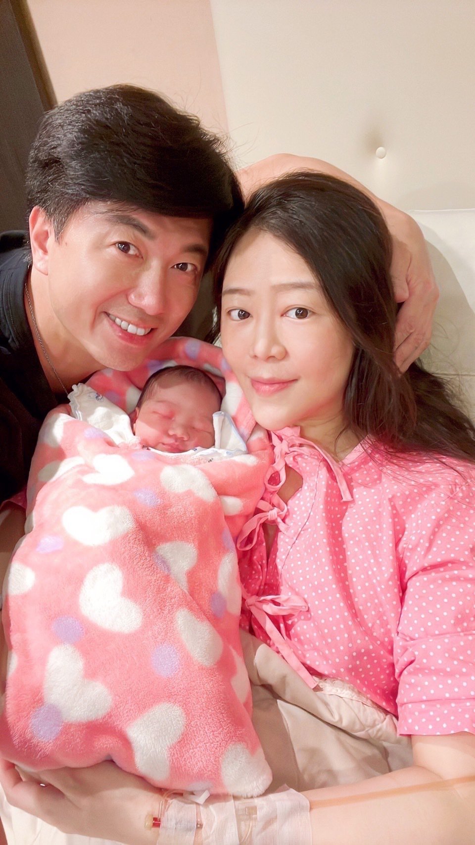 文汶生了！吴皓升抱女儿眼泪直流狂喊「神奇」