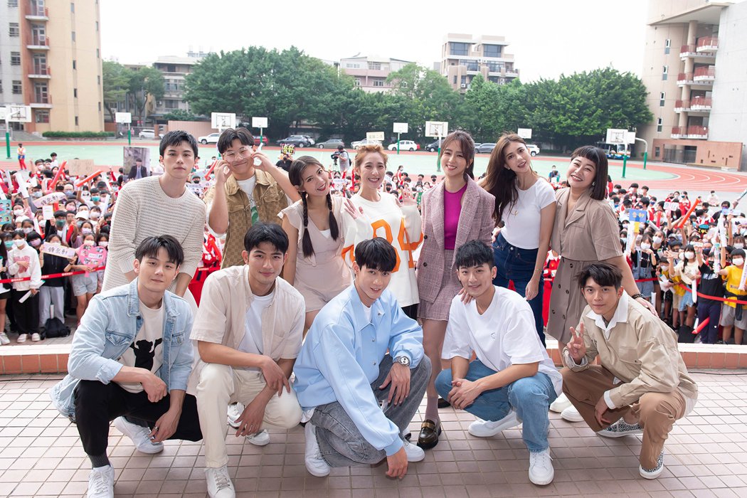 周晓涵收「媳妇生存法则」一见内容笑喊：儿子较苦！