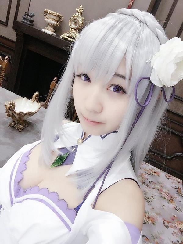 被誉为“日本最清纯胸器coser”的伊织萌(伊織もえ),在11区,伊织萌算是十分勤劳的COSER之一,因在漫展COS《DOA》系列胸器女主霞而成名。最近呢,她又晒出了三张试穿“黄金比基尼”的新照,福利满满,有网友表示:穿这么少还不害羞呢?接下来就让我们一起看看吧!