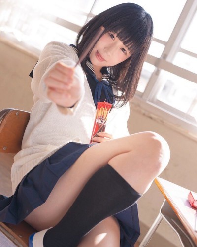 又到了为大家介绍妹子的时间了,今天要为大家安利的是一位来自日本的coser— ♀ニ子。モニ子喜欢漫画cos还有音乐,也是一位DJ。身材姣好的她还拍摄了很多福利美照,如果你是制服控的话千万不要错过哦,一起来欣赏一下吧。