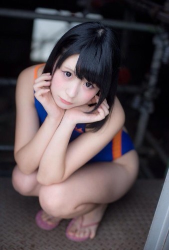 又到了为大家介绍妹子的时间了,今天要为大家安利的是一位来自日本的coser— ♀ニ子。モニ子喜欢漫画cos还有音乐,也是一位DJ。身材姣好的她还拍摄了很多福利美照,如果你是制服控的话千万不要错过哦,一起来欣赏一下吧。