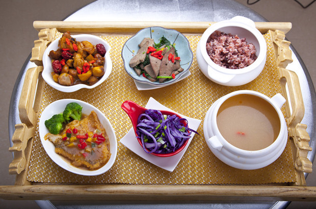 产后坐月子需要重点护理的部位，坐月子期间饮食能加盐吗?