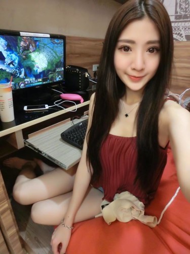 台湾性感学生妹黄冠洁晒私照