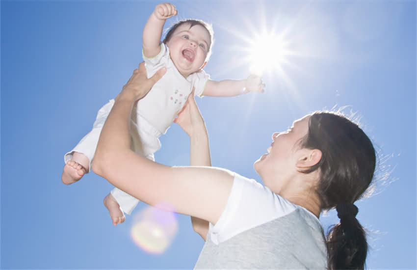 婴幼儿晒太阳 好处注意事项