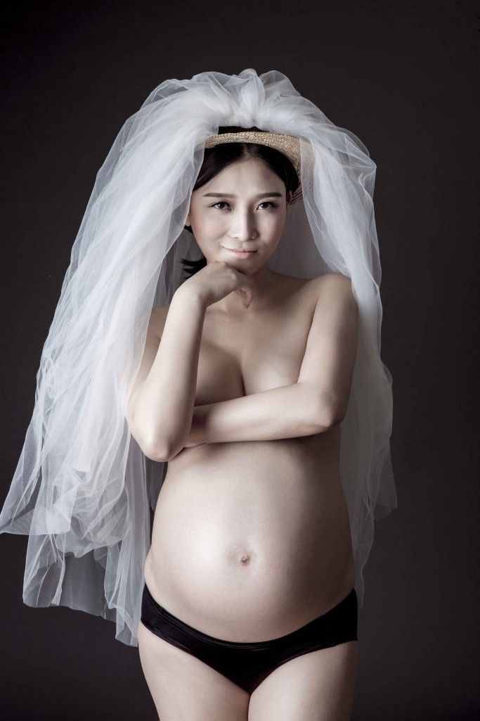 七个月胎儿裸孕妇写真摄影