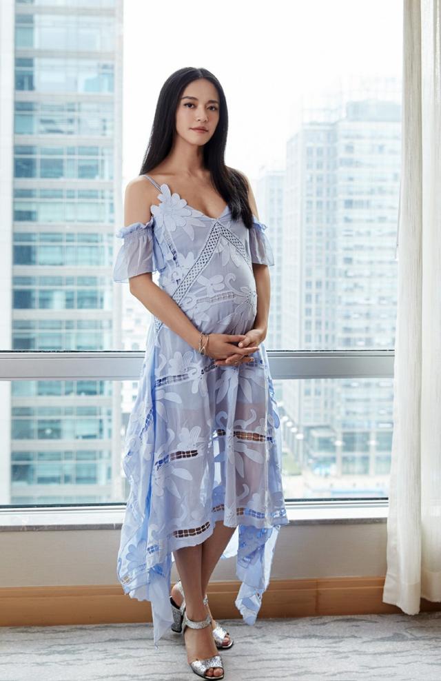 姚晨除了肚子都瘦！ 搭配时尚成“最潮孕妇”
