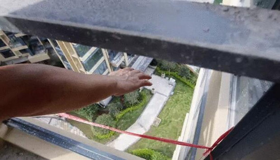 深圳女童陪父母看房坠楼1 深圳女童陪父母看房坠楼 安全责任谁来担
