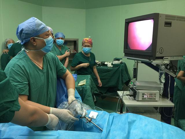 深圳孕妇遭遇“死亡挑战” 医生奋战4天手术成功