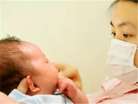 宝宝转奶期间感冒了怎么办,分为两种情况来处理
