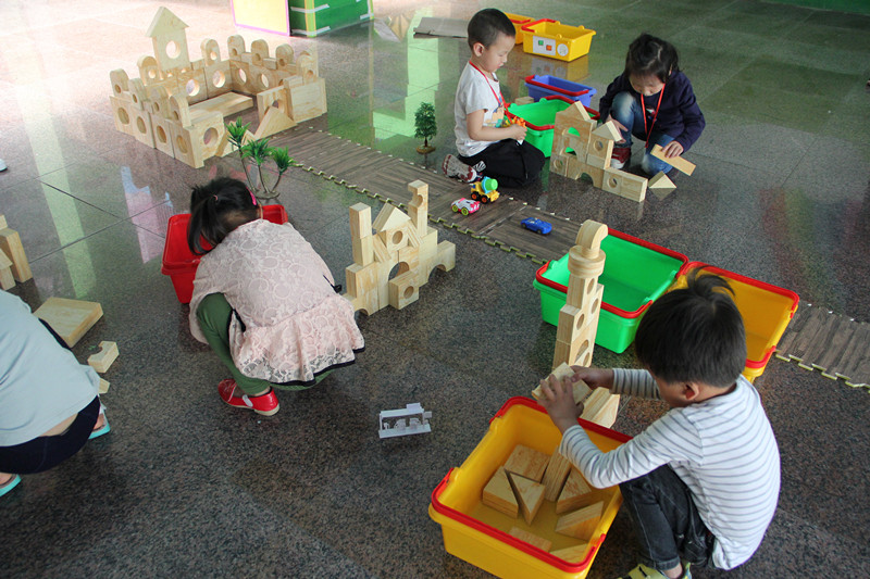 如何给孩子换幼儿园？让孩子接受新幼儿园的最佳方法