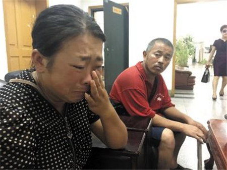 女子2岁被妈妈撇下 29岁患尿毒症想见妈一面