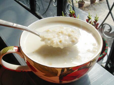 十个月的宝宝可以喝纯牛奶吗 宝宝喝纯牛奶如何选购