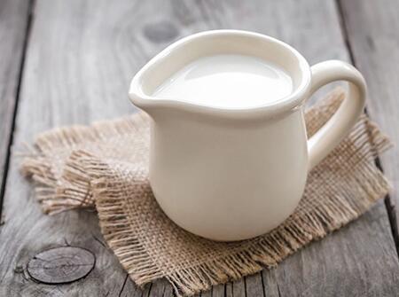 十个月的宝宝可以喝纯牛奶吗 宝宝喝纯牛奶如何选购