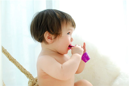 鸡年孩子小名大全集6 鸡年孩子小名大全集 属鸡起这些小名好听