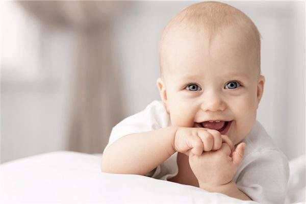 新生儿打嗝不止怎么办 宝妈一定要了解这些