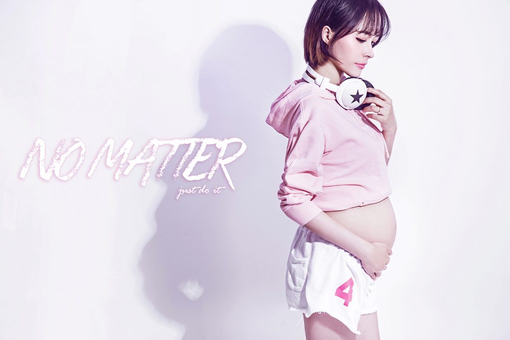 本套孕妇写真来自南京云摄影孕妇摄影-清纯运动风格孕妇艺术照