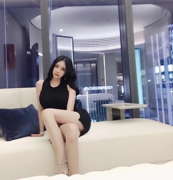 衣服都在哀嚎了，真是要哪有哪啊！ ​​​​