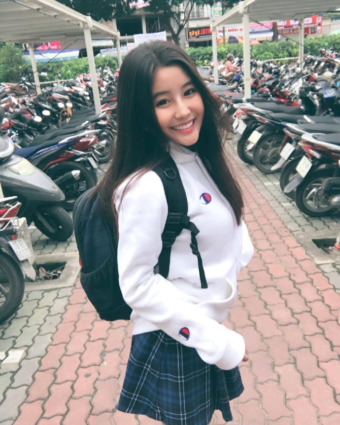 越南16岁美女高中生Vo Ngoc Tran走红