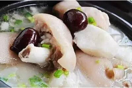 女人产后奶水不足怎么办？可以试试食疗催乳