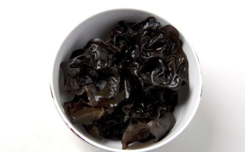 女性乳房有硬块别担心 三种情况属正常现象