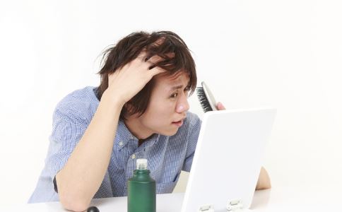 徐峥自曝20岁秃顶 造成男性秃顶的原因有哪些