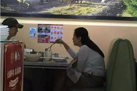 王祖贤减肥成功,51岁肌肤身材似少女,靓照曝光美炸了