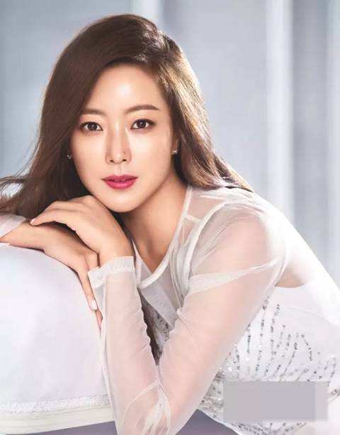 韩国美女性感图片：十大性感美女图片及简介