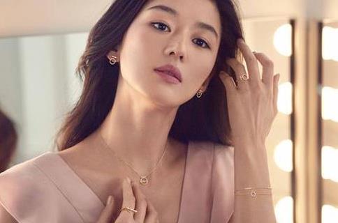 韩国美女性感图片：十大性感美女图片及简介