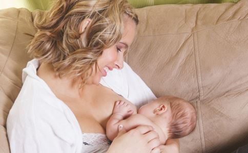 母乳喂养别超2岁半 宝宝这个时间断奶最合适