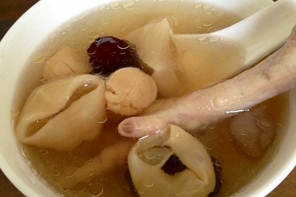 想要摆脱胸小，多吃让乳房变大的丰胸食谱