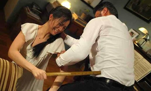 名模女星遭家暴照片：她经历了什么真相触目惊心